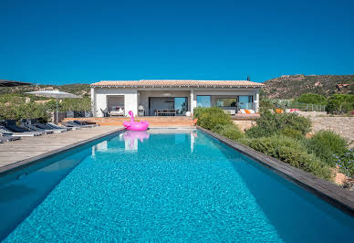 Villa avec piscine en bord de mer 2