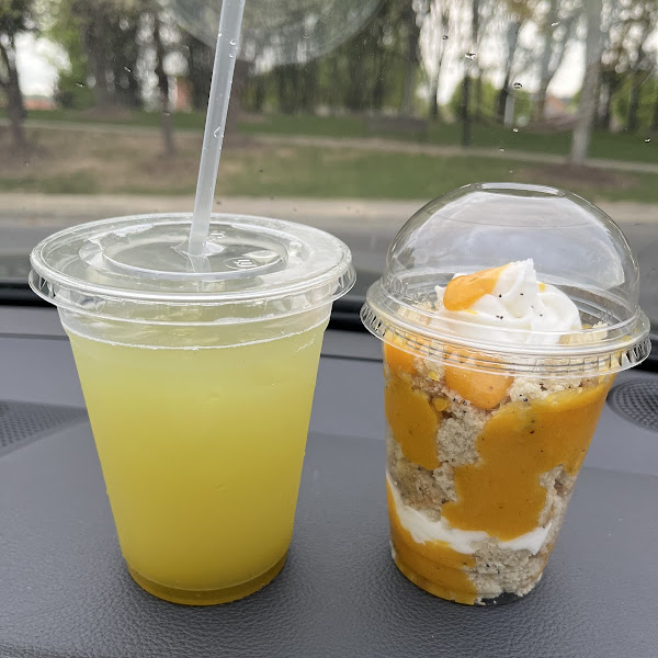 Green Tea Goddess drink and lemon poppy seed breakfast parfait (tastes like lemon merengue pie)