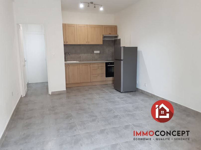 Location  appartement 1 pièce 27 m² à Roquemaure (30150), 370 €