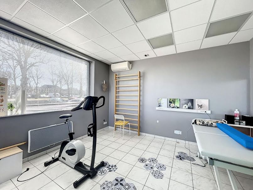 Location  locaux professionnels  90 m² à Saint-Flour (15100), 831 €