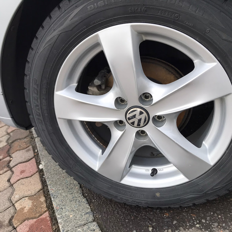 ポロのアルファードハイブリッド・洗車・鉄粉除去に関するカスタム事例の投稿画像3枚目