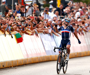 Alaphilippe gebruikt boegeroep als motivatie en kan nieuwe triomf amper geloven: "Ik heb tijd nodig om het te beseffen"