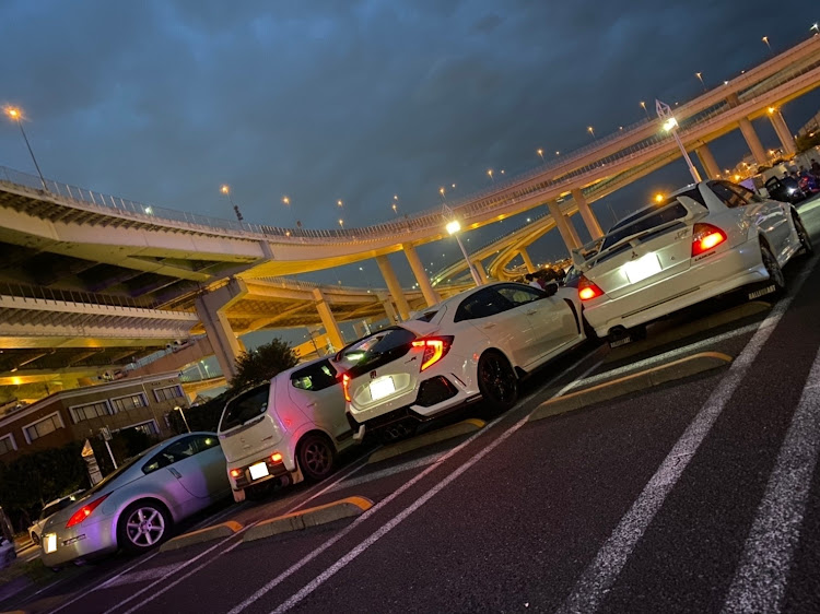 シビックタイプRのワイパー・大黒・FK8・右斜め前写真展・夜景に関するカスタム事例の投稿画像1枚目