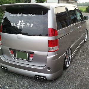 ヴォクシー AZR60G