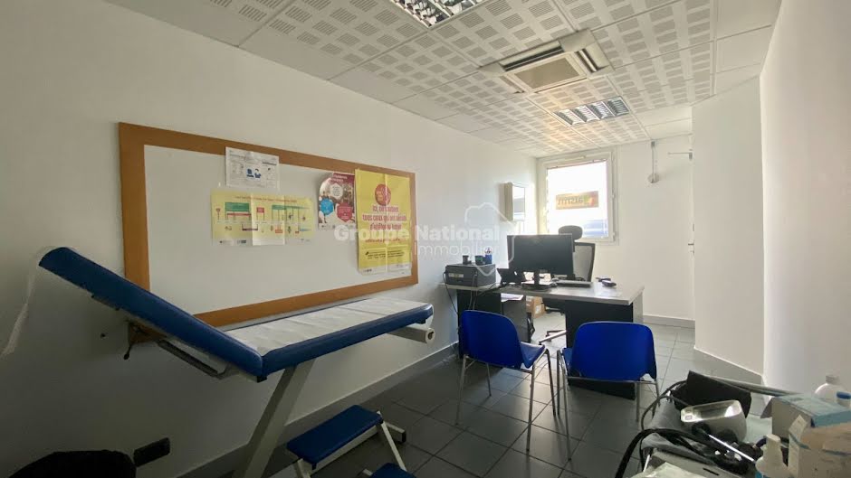 Vente locaux professionnels 6 pièces 167.37 m² à Nimes (30000), 260 000 €