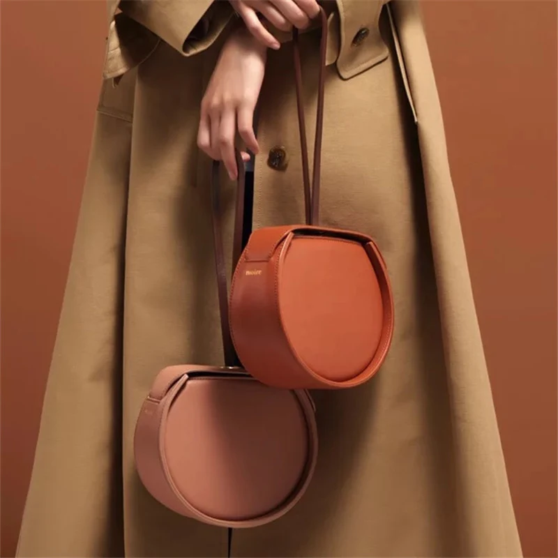 Bolso de moda Minority Design con cordón, personalidad, asa y bandolera cruzada oblicua para estilo y comodidad.