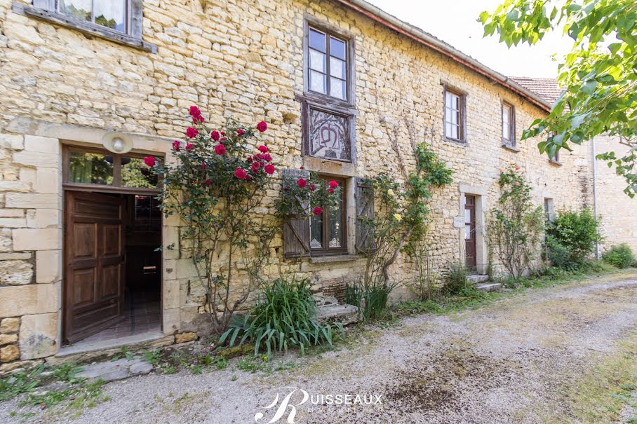 Vente maison 5 pièces 194.5 m² à Mirebeau-sur-Bèze (21310), 130 000 €