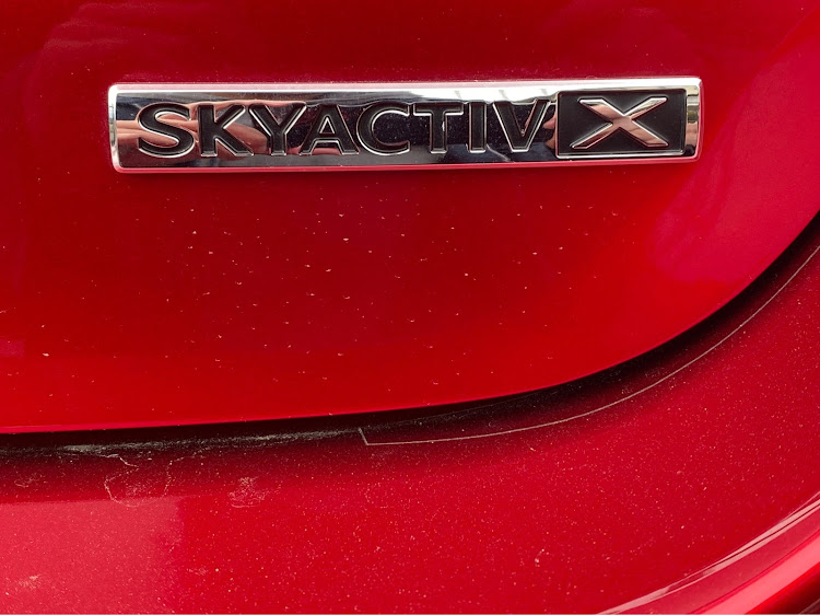 MAZDA3のソウルレッドクリスタルメタリック・MAZDA3セダン・SPIRIT1.1・SKYACTIV-X・サービスキャンペーンに関するカスタム事例の投稿画像1枚目
