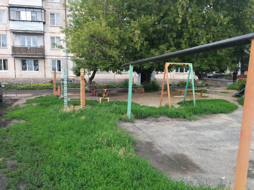 Двор. Перекресток