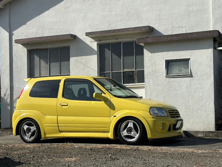 スイフトスポーツのローアングルショット・ローアングル・車高調整・慎重に検討した結果に関するカスタム事例の投稿画像1枚目