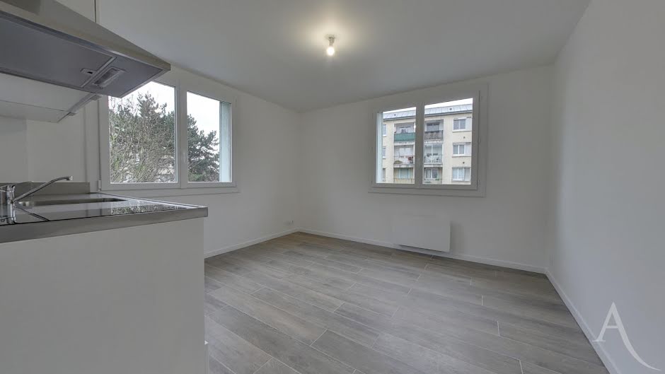 Location  appartement 2 pièces 46.7 m² à Montreuil (93100), 1 050 €