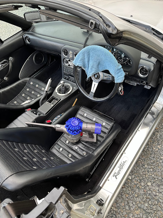 ロードスターのワークス系メーカーパーツ・六甲山ドライブ・ディーラーでお茶してます！・パーツ注文・車内お掃除に関するカスタム事例の投稿画像8枚目