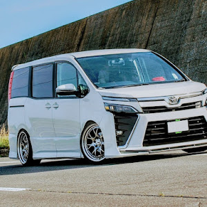 ヴォクシー ZRR85W