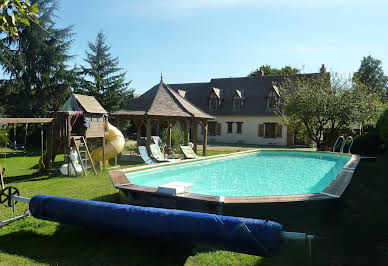 Maison avec piscine et terrasse 12