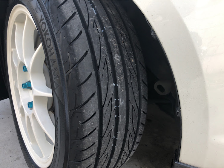 スイフトスポーツのタイヤ、ホイール交換・タイヤ・ホイール紹介に関するカスタム事例の投稿画像2枚目