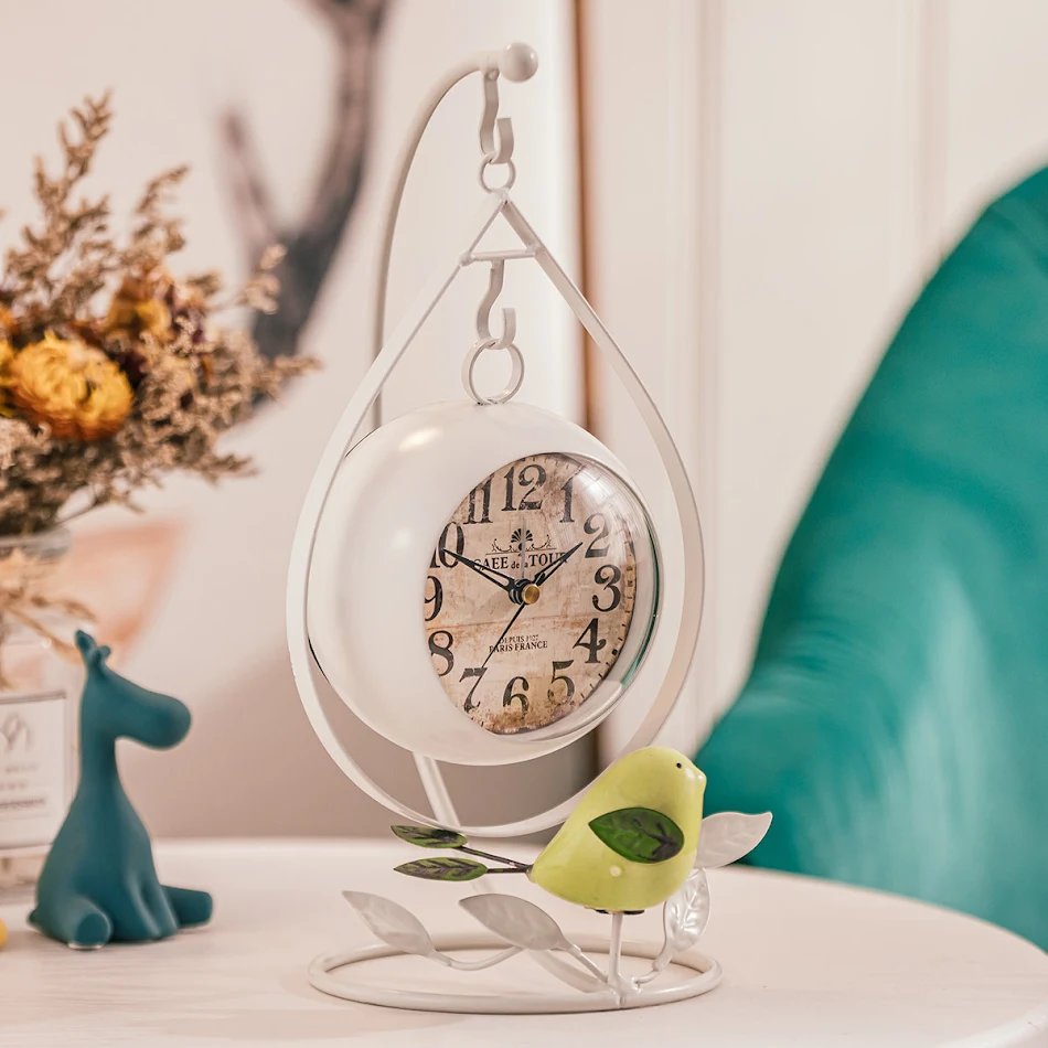 Reloj de escritorio Mute Decoración Moderno Americano Minimalista Dorado Retro con alarma para sala de estar y función silenciosa