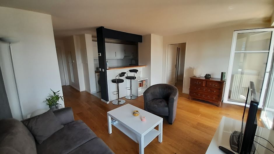 Location meublée appartement 2 pièces 45 m² à Courbevoie (92400), 1 390 €