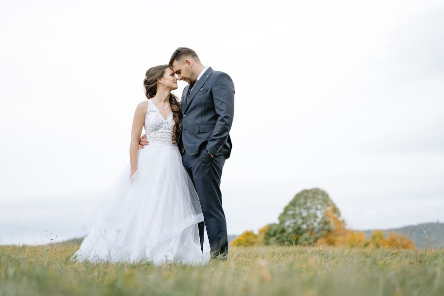 Fotógrafo de casamento Zsuzsanna Vezdén-Barabás (manaphoto). Foto de 3 de setembro 2021