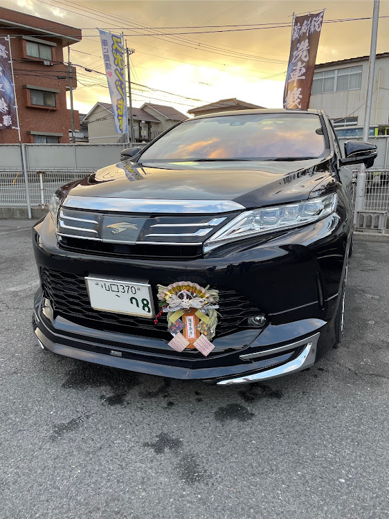ハリアーの今年もあとわずか・頑張れダイハツ・低いようで低くない丁度良い高さ・しめ縄に関するカスタム事例の投稿画像2枚目