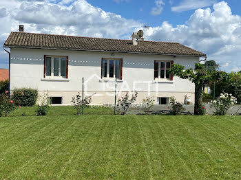 maison à Champdeniers-Saint-Denis (79)