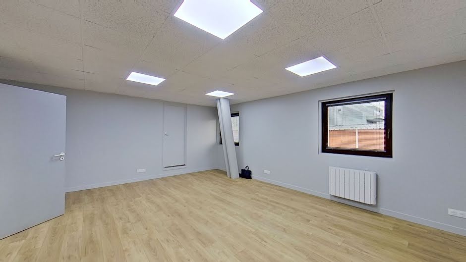 Location  locaux professionnels 4 pièces 30 m² à Domont (95330), 950 €