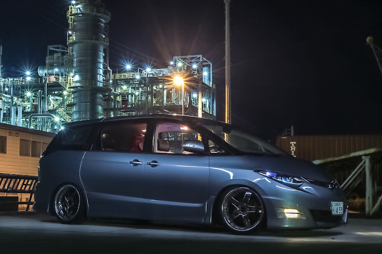 エスティマの黄色フォグ大好き・ソロ撮影・工場夜景・fcl.に関するカスタム事例の投稿画像1枚目