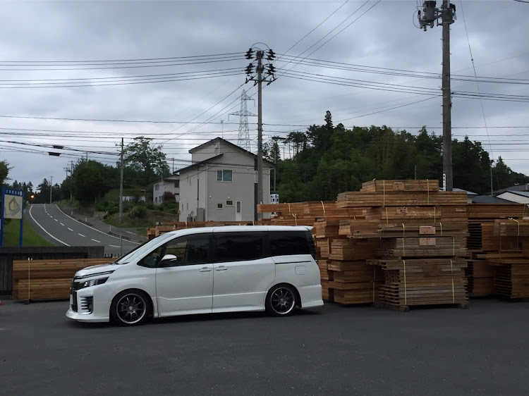 ヴォクシーの洗車・梅雨は嫌だに関するカスタム事例の投稿画像1枚目