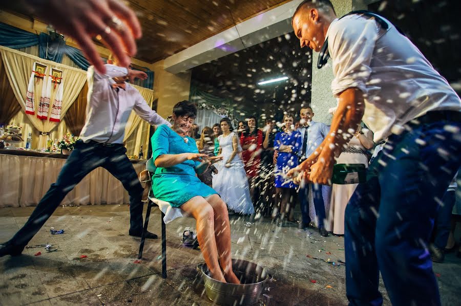 Fotógrafo de casamento Vadim Kostyuchenko (sharovar). Foto de 10 de dezembro 2016