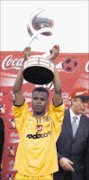 SW20011214KTL003:SPORT:SOCCER:14DEC2001 - COCA COLA CUP FINAL CHIEFS COSMOS FNB 24/11/01 ARTHUR ZWANE