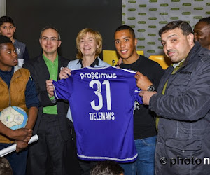 Youri Tielemans et Louis Saha ont rendu visite aux jeunes de Molenbeek