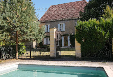 Propriété avec piscine et jardin 2