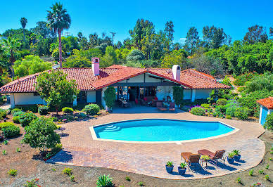 House with pool and garden 10