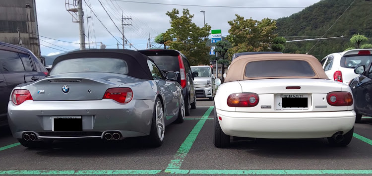 スイフトスポーツの会社の駐車場・コラボ撮影・逃げちゃダメだ・腹減ったに関するカスタム事例の投稿画像5枚目