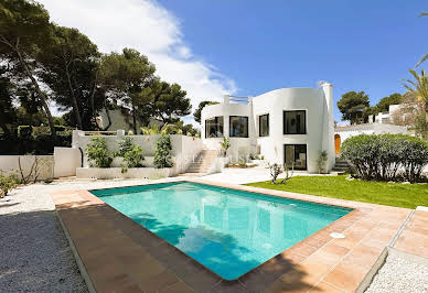 Villa with pool and terrace 8