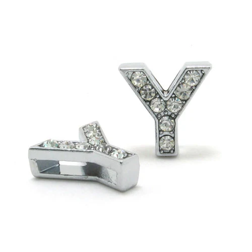 Bracelet de lettres DIY avec perles lettres strass 10mm. Créez votre propre bracelet personnalisé avec des lettres scintillantes.