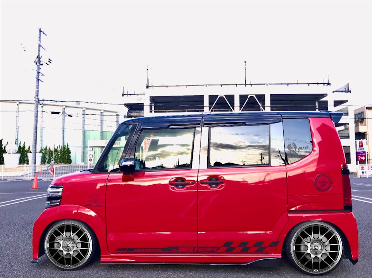 Nボックスカスタムの超車高調・アプリ加工・暇な休日出勤は孤独との戦い・結構緑好きに関するカスタム事例の投稿画像5枚目
