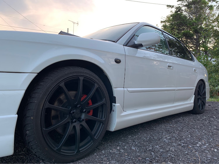 レガシィB4のラバースプレー塗装に関するカスタム事例の投稿画像3枚目