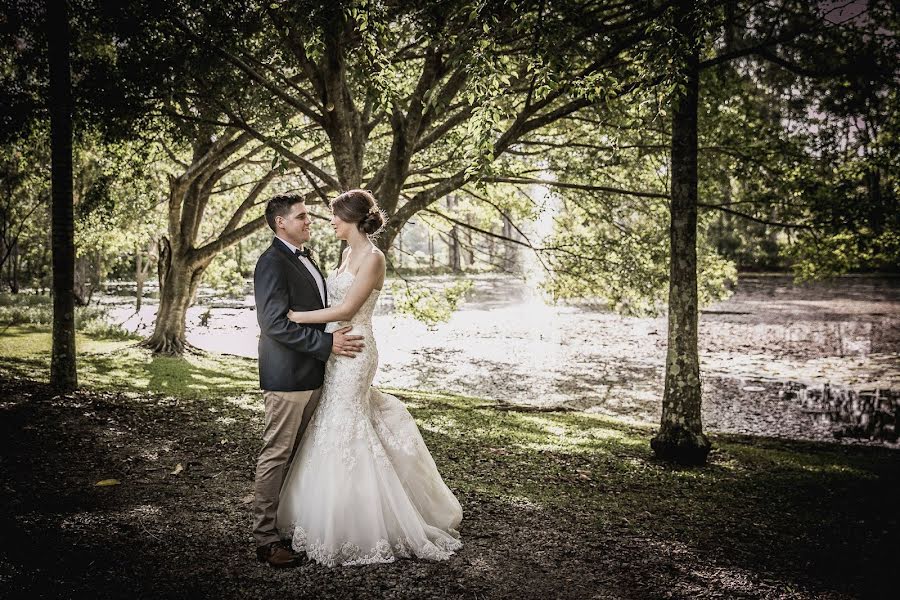 Fotógrafo de casamento Loui Hartland (louihartland). Foto de 14 de fevereiro 2019