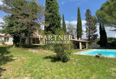 Maison avec piscine et jardin 1