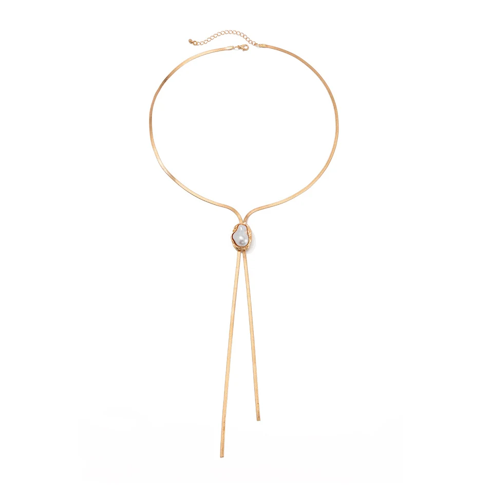 Chaîne de clavicule en Y pour femme ornée de perles. Sublimez votre décolleté avec ce bijou élégant et intemporel, idéal pour toutes les occasions.