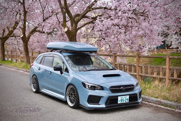 レヴォーグのパックライン・クールグレーカーキ・BBS LMに関するカスタム事例の投稿画像1枚目