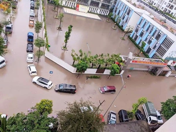 Những biện pháp giảm thiệt hại khi đi ô tô trên đường ngập nước