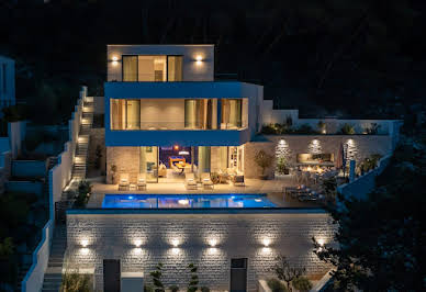 House with pool and terrace 4