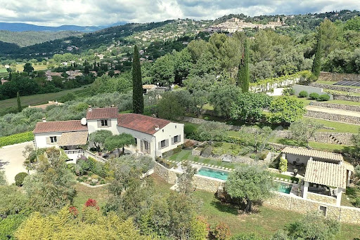 Villa with pool 1