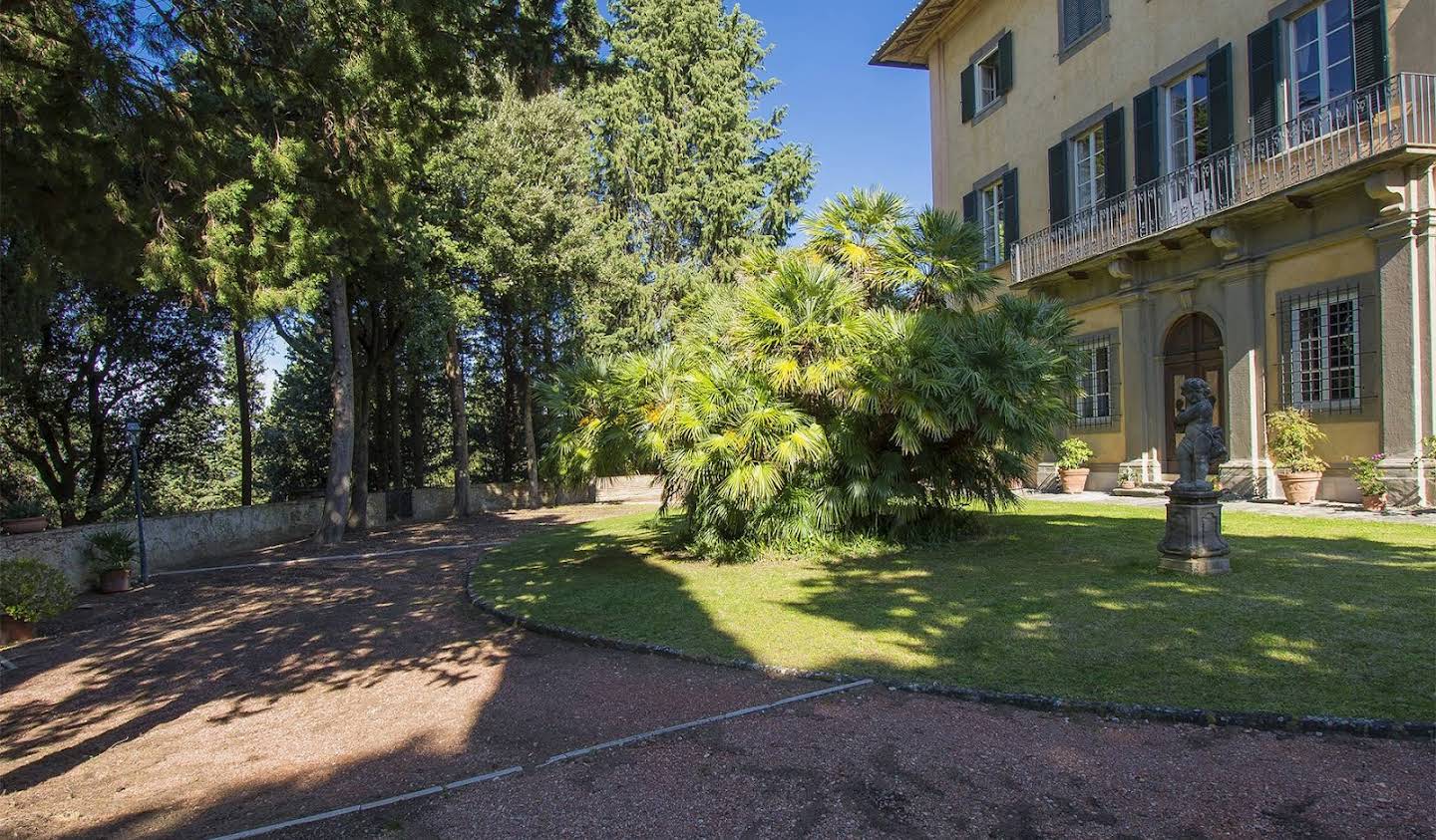 Villa with garden and terrace Usigliano