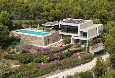 Villa with pool and garden 5