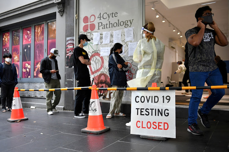 People queue at a walk-in coronavirus disease (Covid-19) testing site in Melbourne, Australia January 5, 2022.