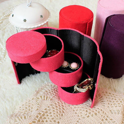 Title 4, Jewelry storage box with compartments for rings...