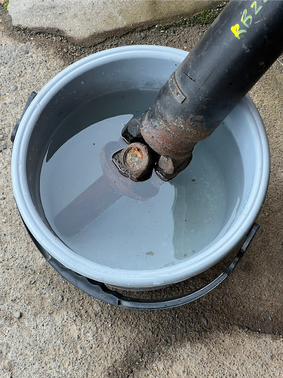 ステージアの梅雨の晴れ間・ヘッドの召集令状は絶対・また全部降ろす・謎の中国人・優しいオジサンに関するカスタム事例の投稿画像3枚目