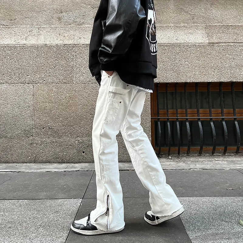 Luźne spodnie robocze American Workwear z prostymi nogawkami i krojem bootcut. Wytrzymałe, wygodne i idealne do pracy.